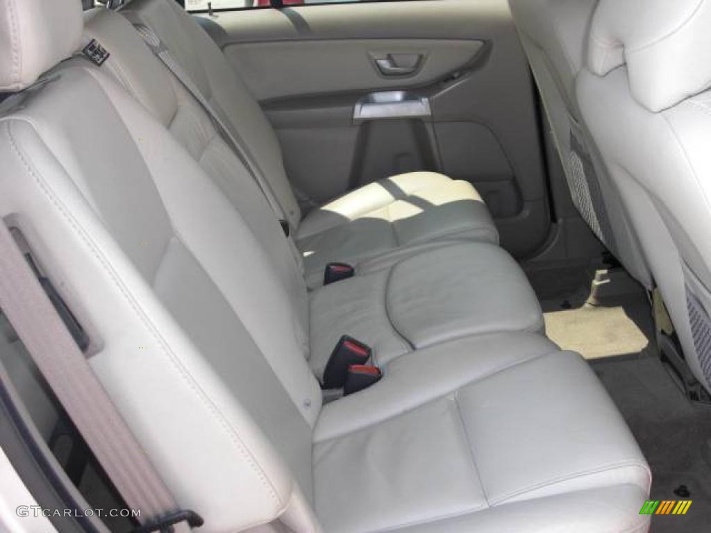 2006 XC90 2.5T - Silver Metallic / Taupe/Light Taupe photo #11