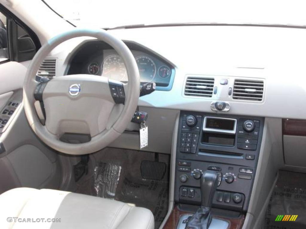 2006 XC90 2.5T - Silver Metallic / Taupe/Light Taupe photo #12