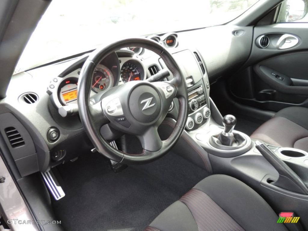 NISMO Black/Red Cloth Interior 2010 Nissan 370Z NISMO Coupe Photo #77744960