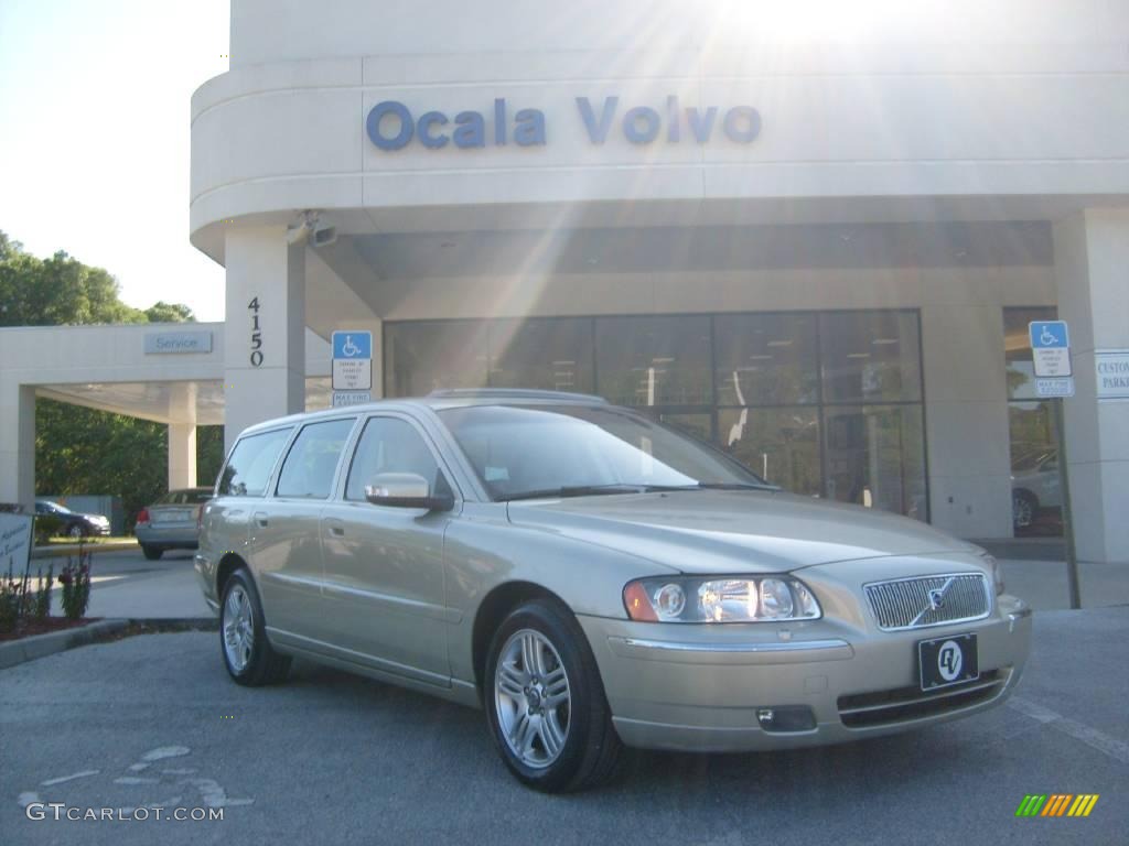 2007 V70 2.5T - Willow Green Metallic / Taupe/Light Taupe photo #1