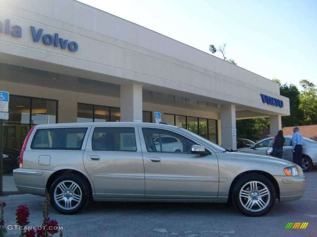 2007 V70 2.5T - Willow Green Metallic / Taupe/Light Taupe photo #2