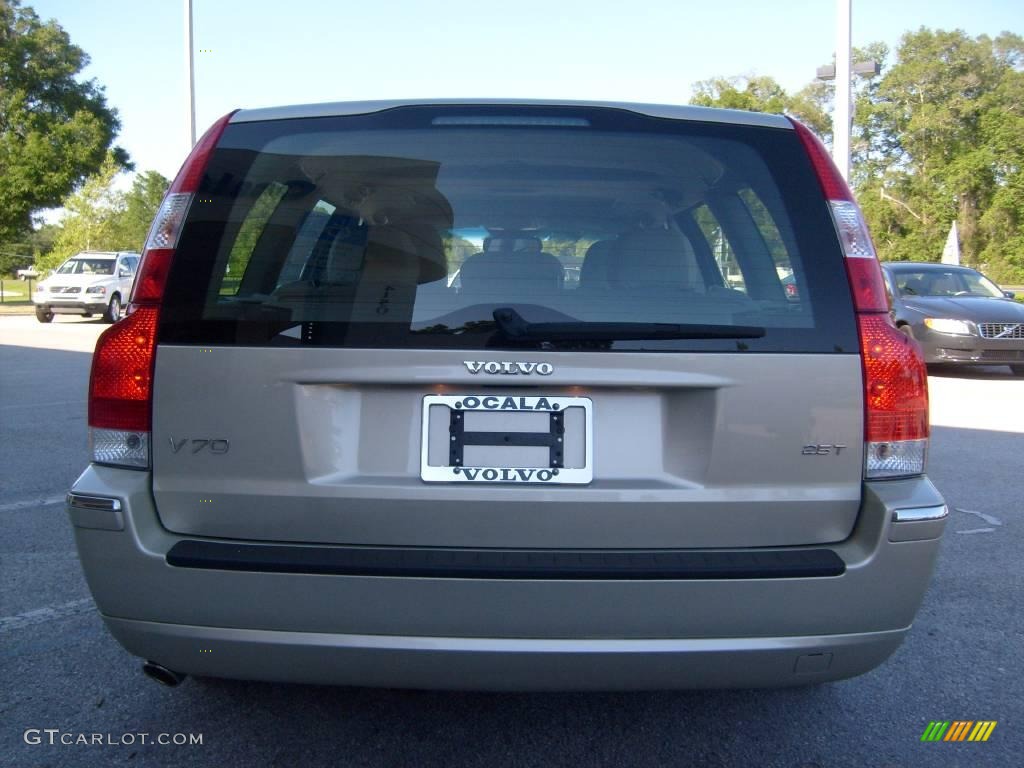 2007 V70 2.5T - Willow Green Metallic / Taupe/Light Taupe photo #4
