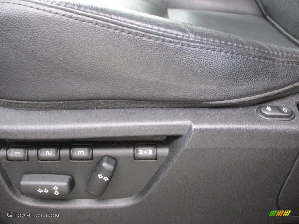 2008 Land Rover LR2 SE Controls Photo #77747535