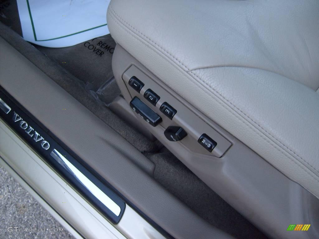 2007 V70 2.5T - Willow Green Metallic / Taupe/Light Taupe photo #16