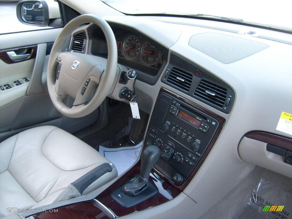 2007 V70 2.5T - Willow Green Metallic / Taupe/Light Taupe photo #19