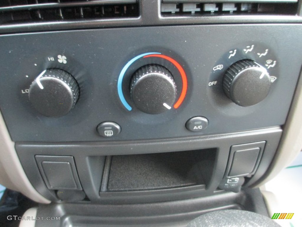 2004 Jeep Grand Cherokee Laredo 4x4 Controls Photo #77748390