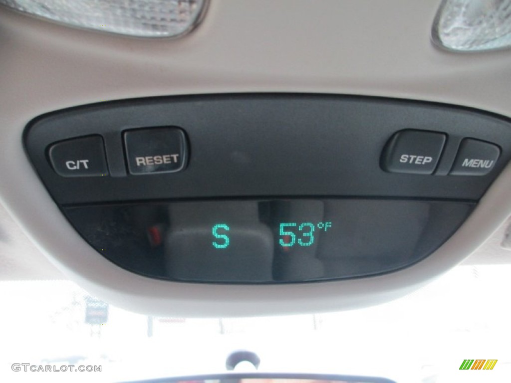 2004 Jeep Grand Cherokee Laredo 4x4 Controls Photo #77748444