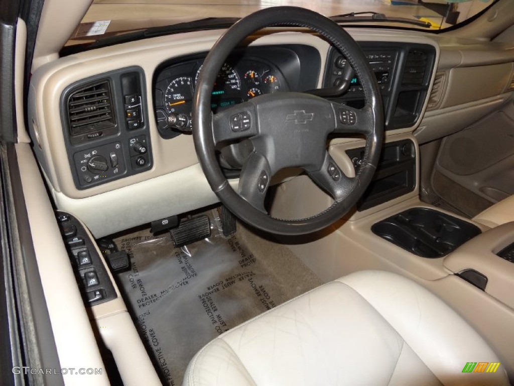 Tan/Neutral Interior 2004 Chevrolet Suburban 1500 LT 4x4 Photo #77750829