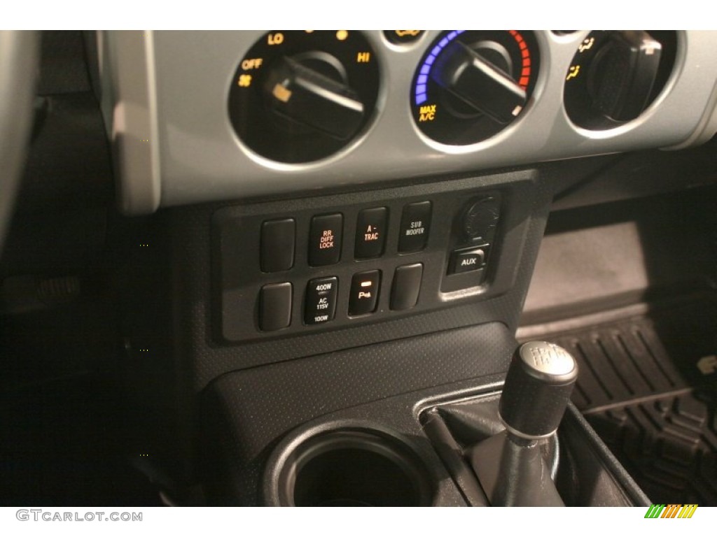 2007 Toyota FJ Cruiser 4WD Controls Photo #77754535