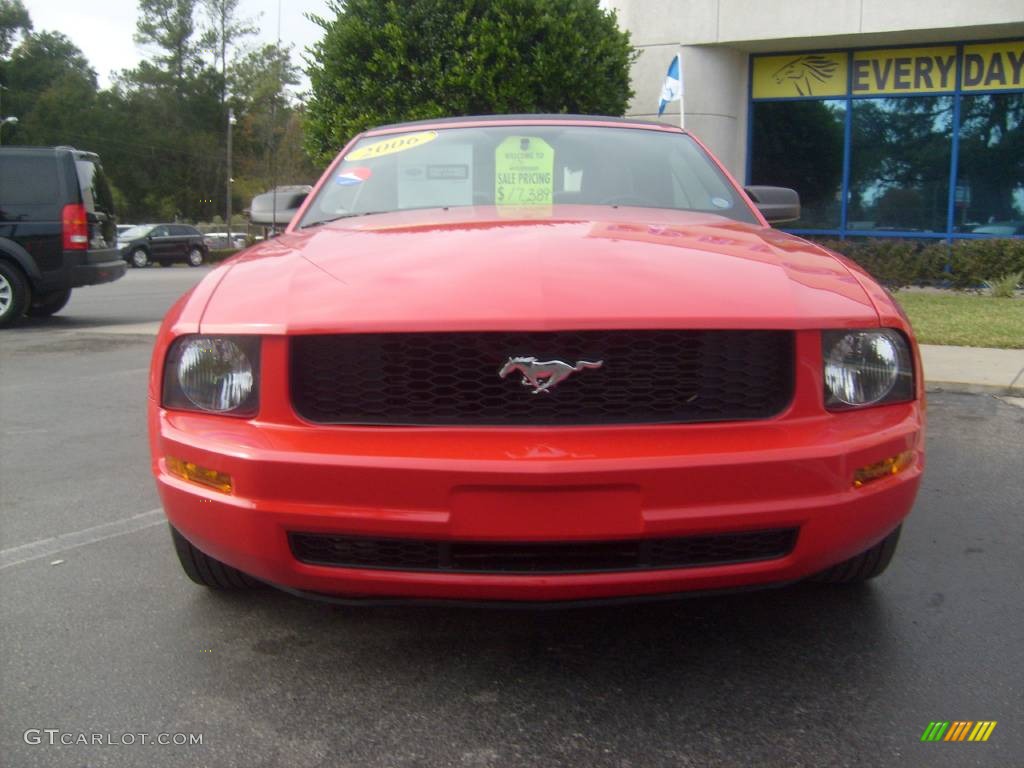 2006 Mustang V6 Premium Convertible - Torch Red / Light Graphite photo #8