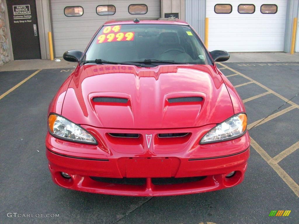 2004 Grand Am GT Sedan - Victory Red / Dark Pewter photo #2