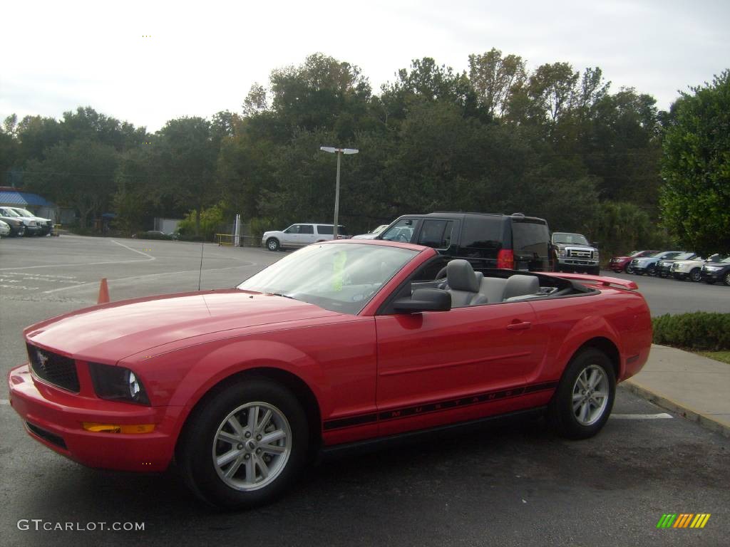 2006 Mustang V6 Premium Convertible - Torch Red / Light Graphite photo #10