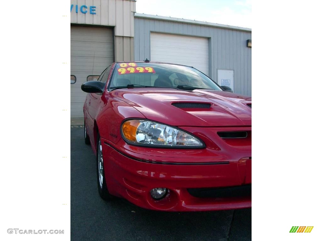 2004 Grand Am GT Sedan - Victory Red / Dark Pewter photo #3