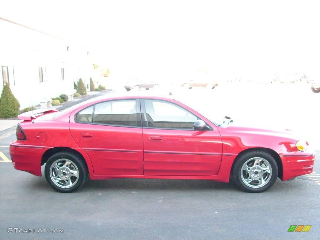2004 Grand Am GT Sedan - Victory Red / Dark Pewter photo #6