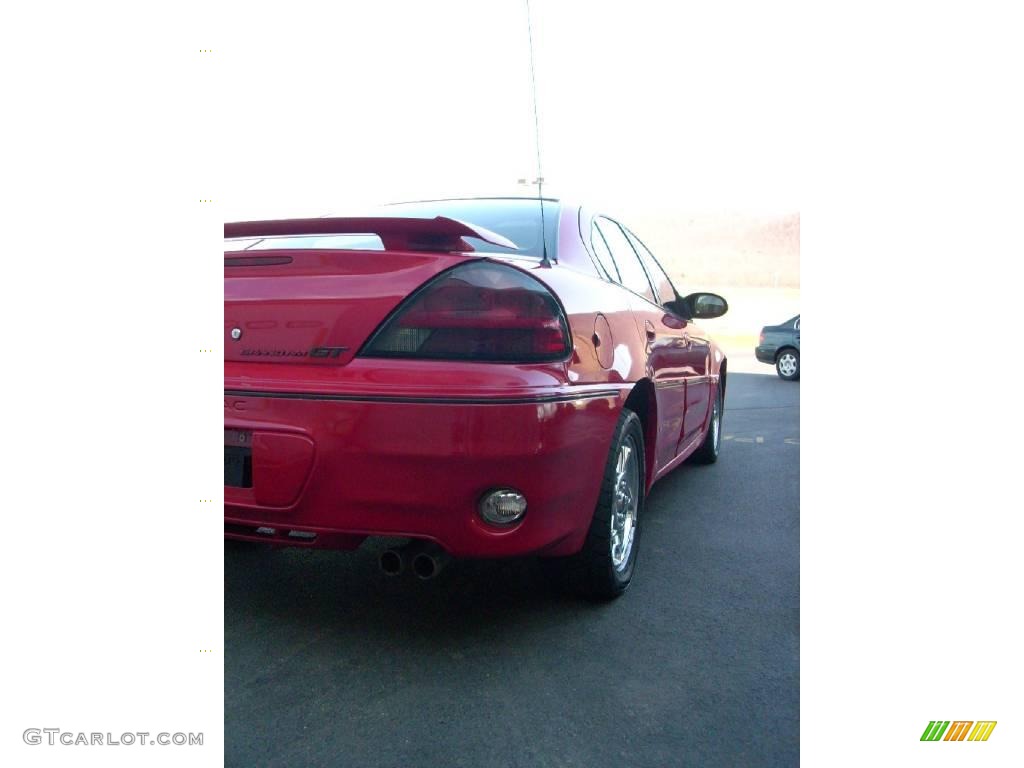 2004 Grand Am GT Sedan - Victory Red / Dark Pewter photo #8