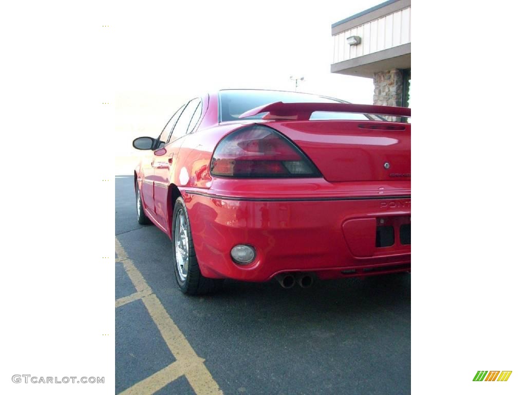 2004 Grand Am GT Sedan - Victory Red / Dark Pewter photo #11