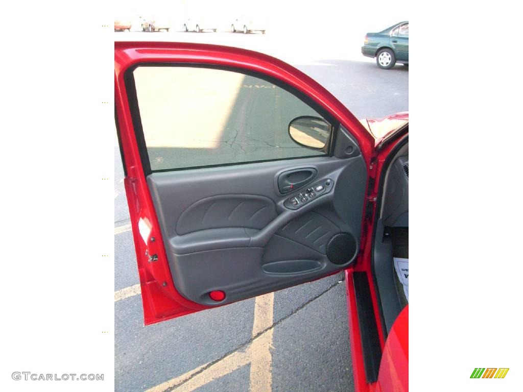 2004 Grand Am GT Sedan - Victory Red / Dark Pewter photo #13