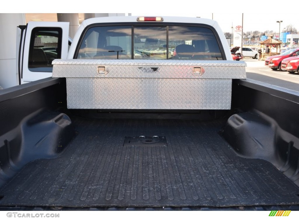 2004 F250 Super Duty XLT SuperCab - Oxford White / Medium Flint photo #19