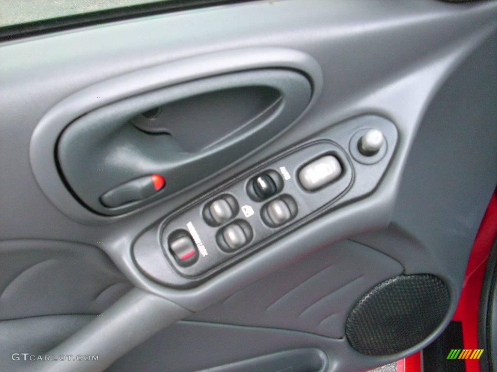 2004 Grand Am GT Sedan - Victory Red / Dark Pewter photo #14
