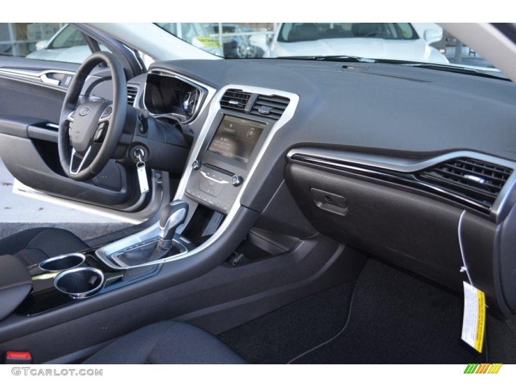 2013 Fusion SE 1.6 EcoBoost - Ingot Silver Metallic / SE Appearance Package Charcoal Black/Red Stitching photo #16