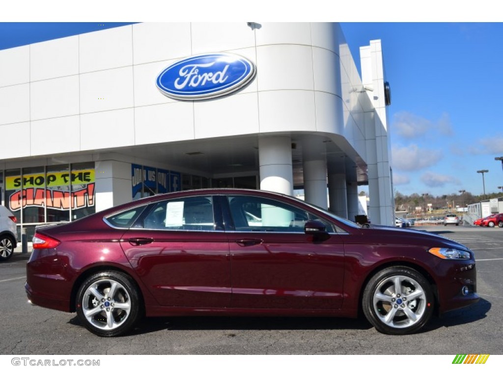 2013 Fusion SE 1.6 EcoBoost - Bordeaux Reserve Red Metallic / SE Appearance Package Charcoal Black/Red Stitching photo #2