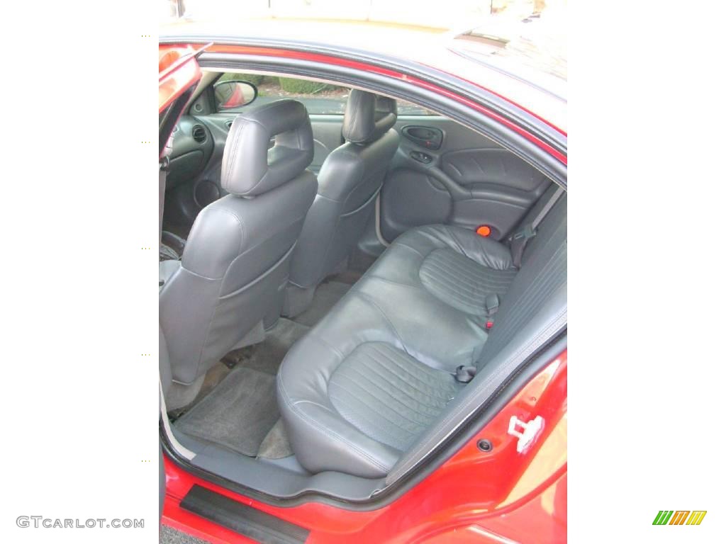 2004 Grand Am GT Sedan - Victory Red / Dark Pewter photo #21