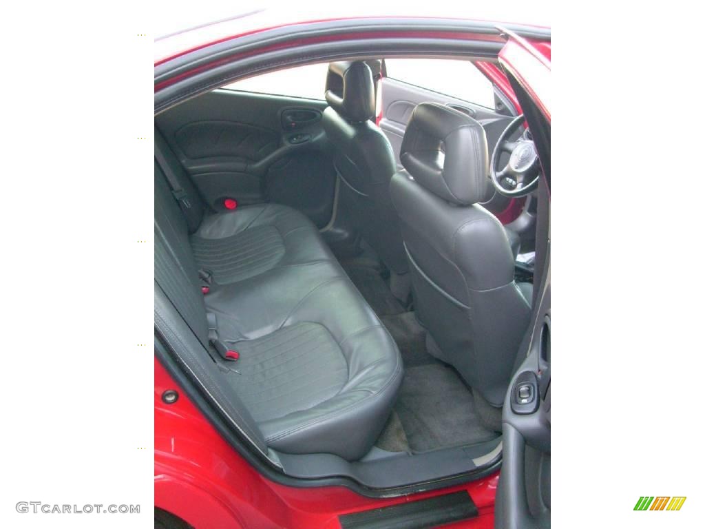 2004 Grand Am GT Sedan - Victory Red / Dark Pewter photo #22