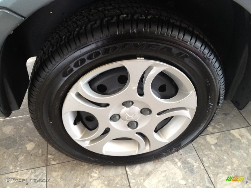2004 Saturn ION 2 Sedan Wheel Photos