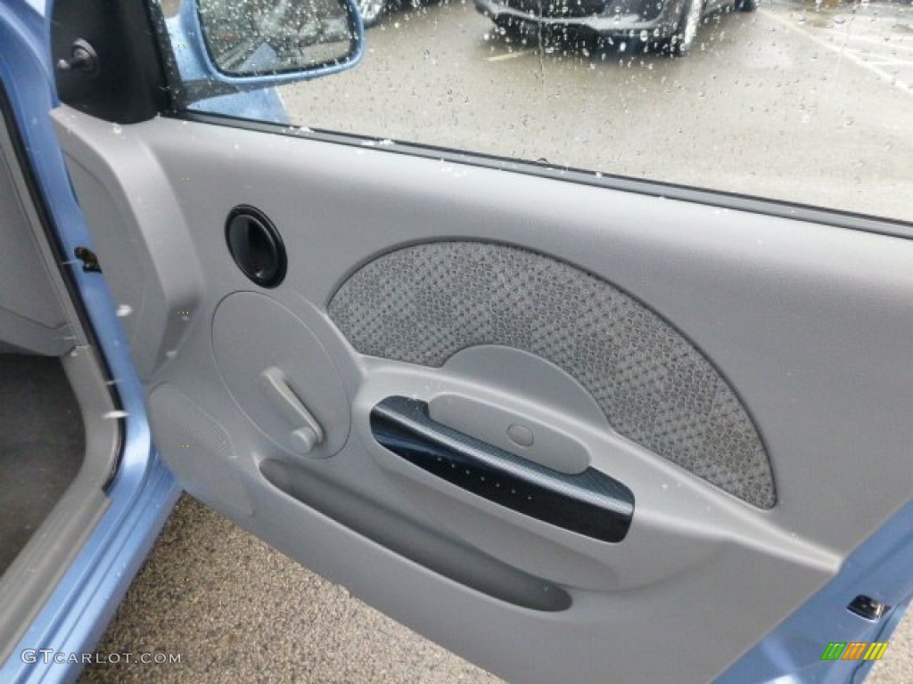 2005 Chevrolet Aveo LS Sedan Gray Door Panel Photo #77764127