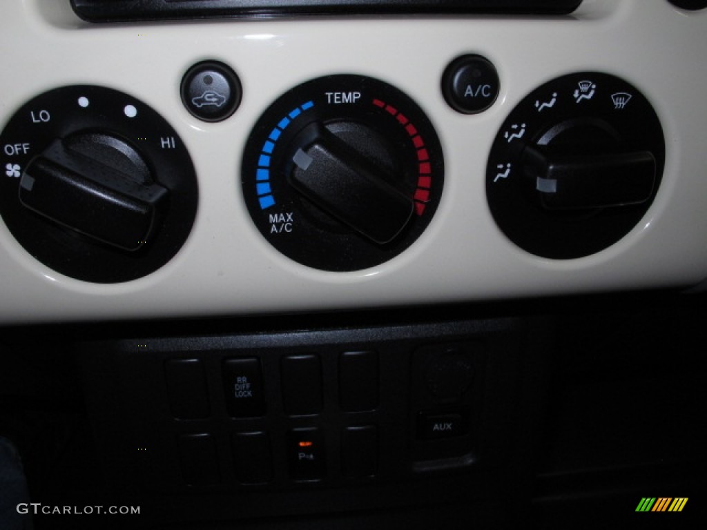 2008 FJ Cruiser 4WD - Iceberg White / Dark Charcoal photo #32