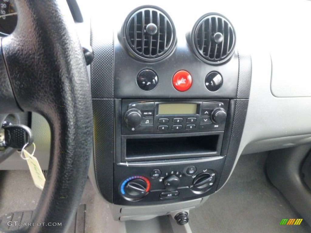 2005 Chevrolet Aveo LS Sedan Controls Photo #77764349