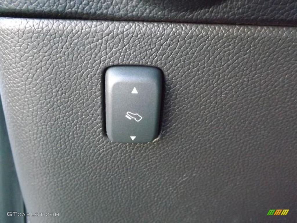 2011 Lincoln Navigator Limited Edition Controls Photo #77775038