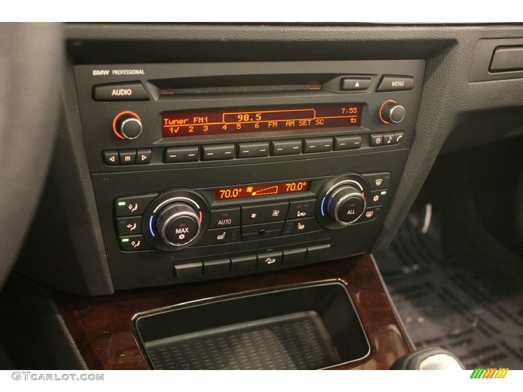 2010 BMW 3 Series 328i xDrive Coupe Controls Photo #77778034