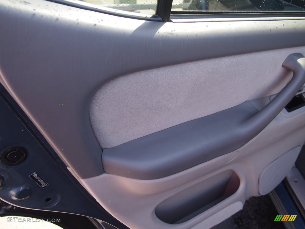 2006 Sequoia SR5 - Bluesteel Mica / Taupe photo #12