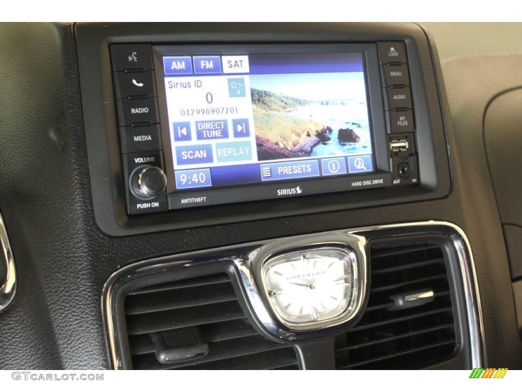 2012 Town & Country Touring - Brilliant Black Crystal Pearl / Black/Light Graystone photo #12