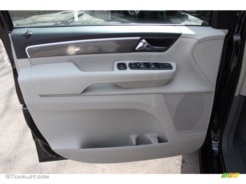 2009 Volkswagen Routan SE Aero Grey Door Panel Photo #77778860
