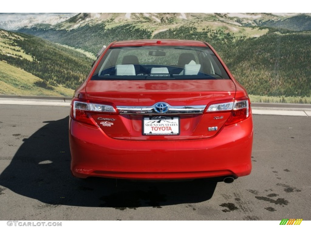 2013 Camry Hybrid XLE - Barcelona Red Metallic / Light Gray photo #4