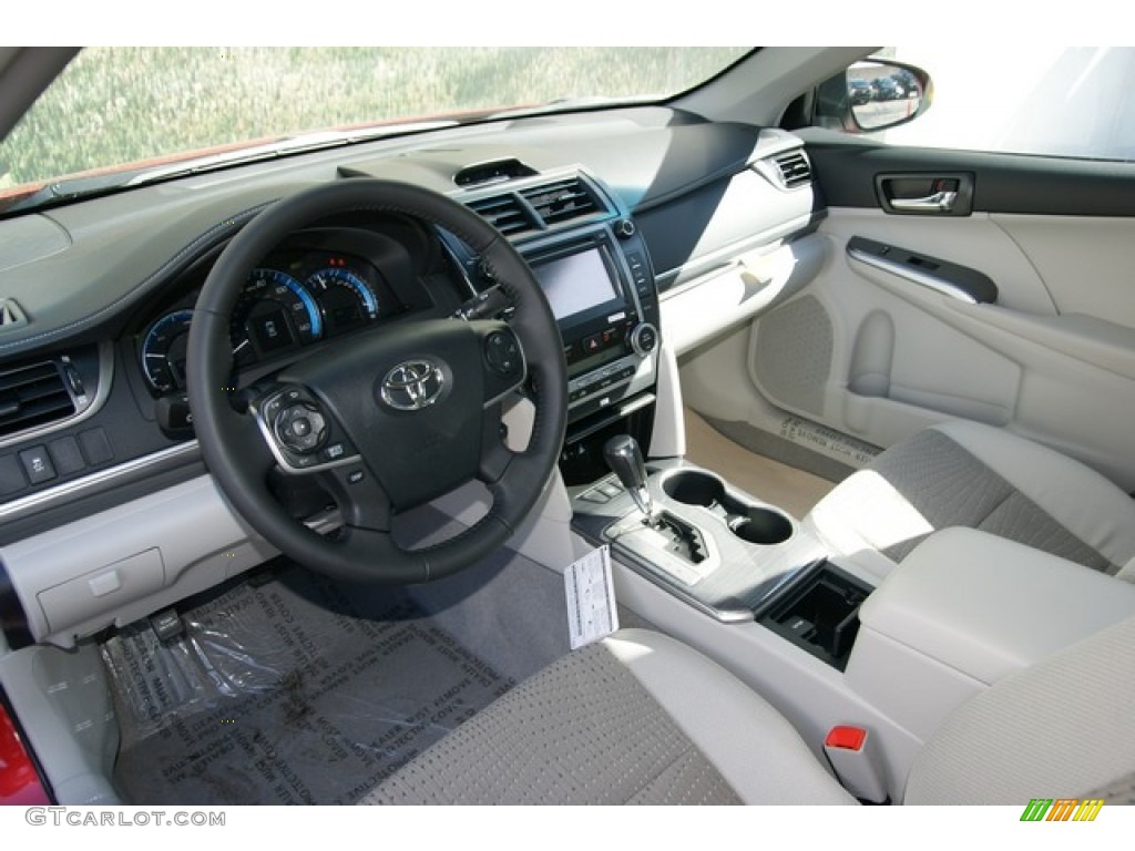 2013 Camry Hybrid XLE - Barcelona Red Metallic / Light Gray photo #5