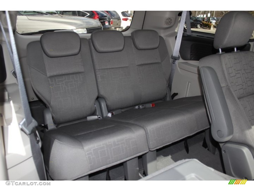2009 Volkswagen Routan SE Rear Seat Photo #77779082