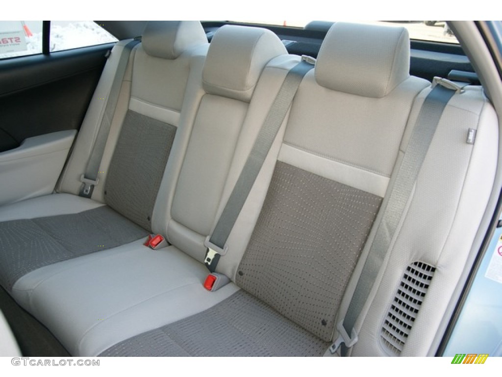 2013 Camry Hybrid LE - Clearwater Blue Metallic / Light Gray photo #7