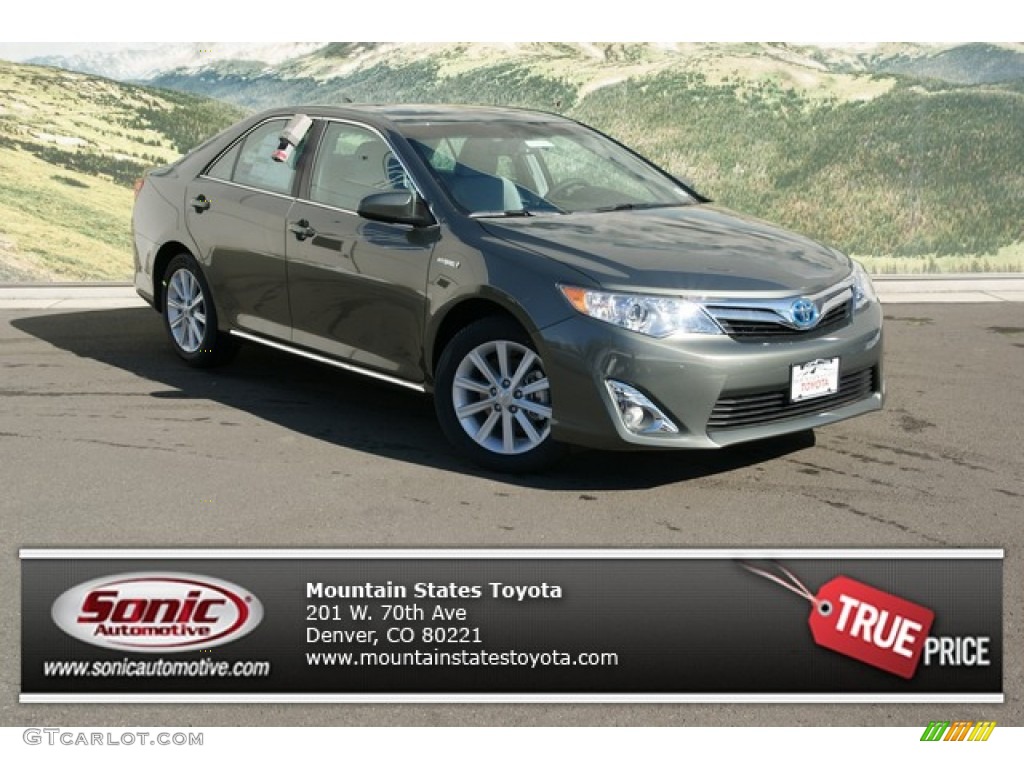 2013 Camry Hybrid XLE - Cypress Green Metallic / Light Gray photo #1