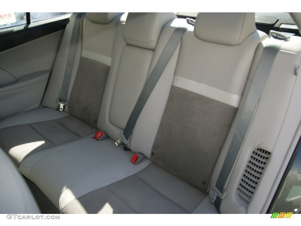 2013 Camry Hybrid XLE - Cypress Green Metallic / Light Gray photo #7