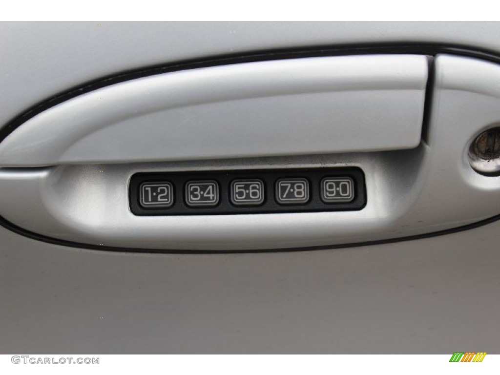 2003 Mercury Sable LS Premium Wagon Controls Photo #77781920