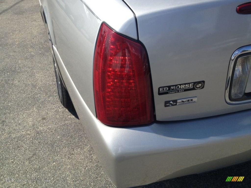 2005 DeVille Sedan - Light Platinum / Dark Gray photo #9