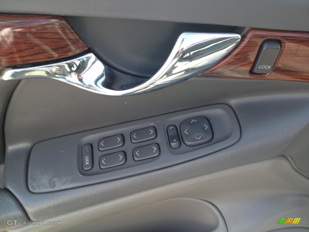 2005 DeVille Sedan - Light Platinum / Dark Gray photo #14