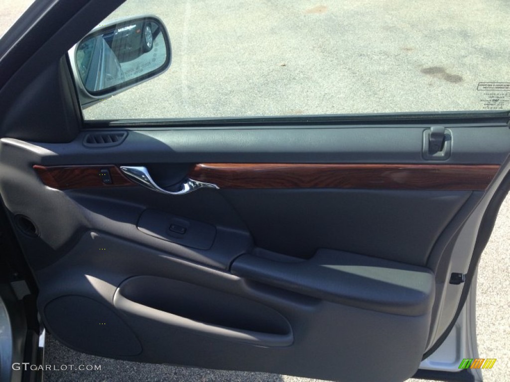 2005 DeVille Sedan - Light Platinum / Dark Gray photo #21