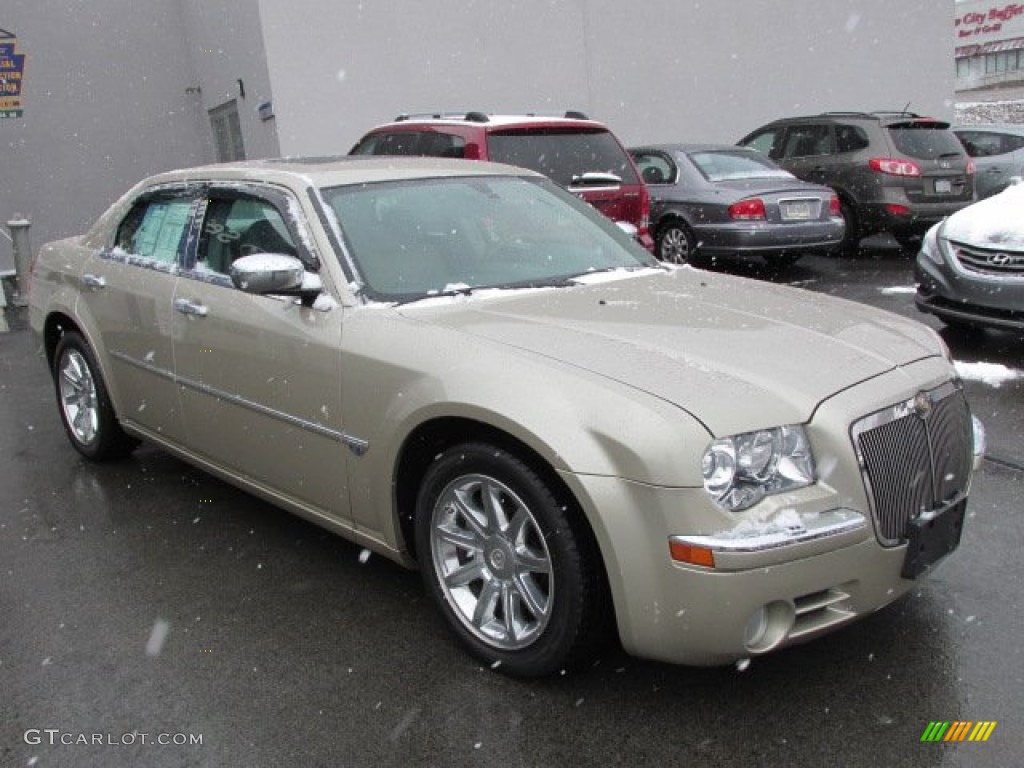 Linen Gold Metallic 2006 Chrysler 300 C HEMI Exterior Photo #77786072