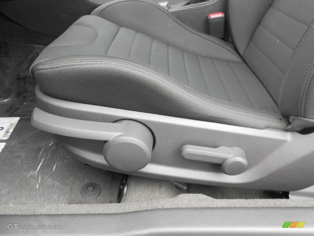 2014 Ford Mustang GT Coupe Controls Photo #77787404
