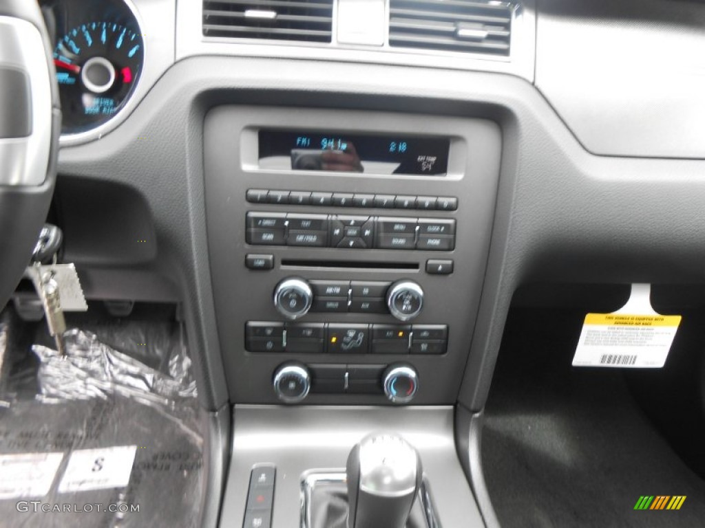 2014 Ford Mustang GT Coupe Controls Photo #77787449