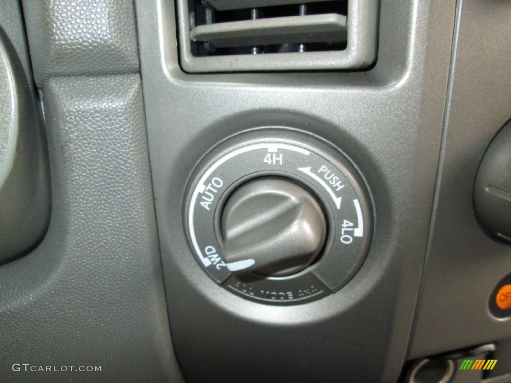 2004 Nissan Armada LE 4x4 Controls Photo #77787569